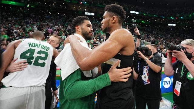 kaiyun-绿军淘汰卫冕冠军的秘诀，孤立字母哥成不二法门