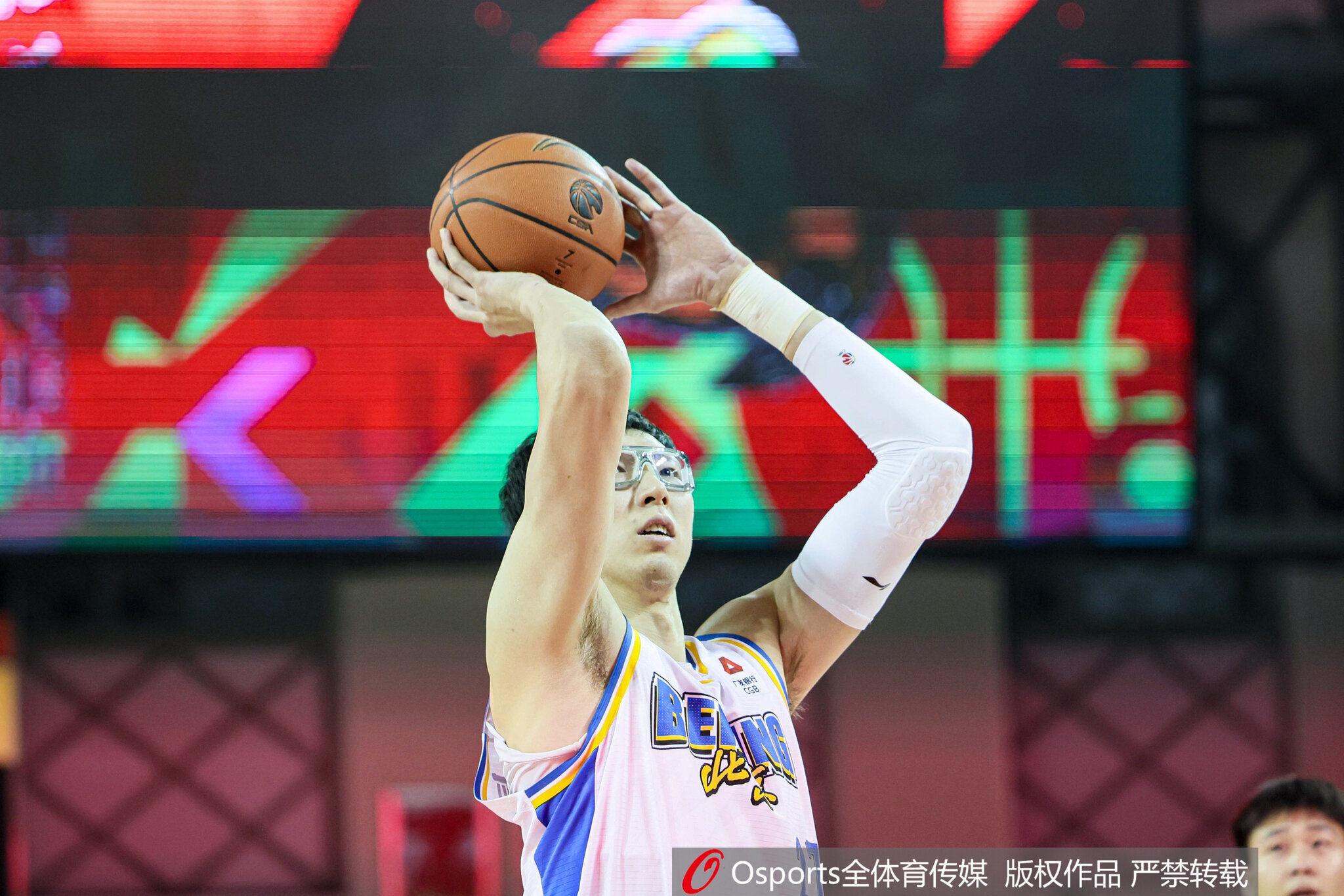 开云注册入口-真该练练罚球了！周琦半场4罚全铁 仅得到3篮板1失误&amp;正负值-10