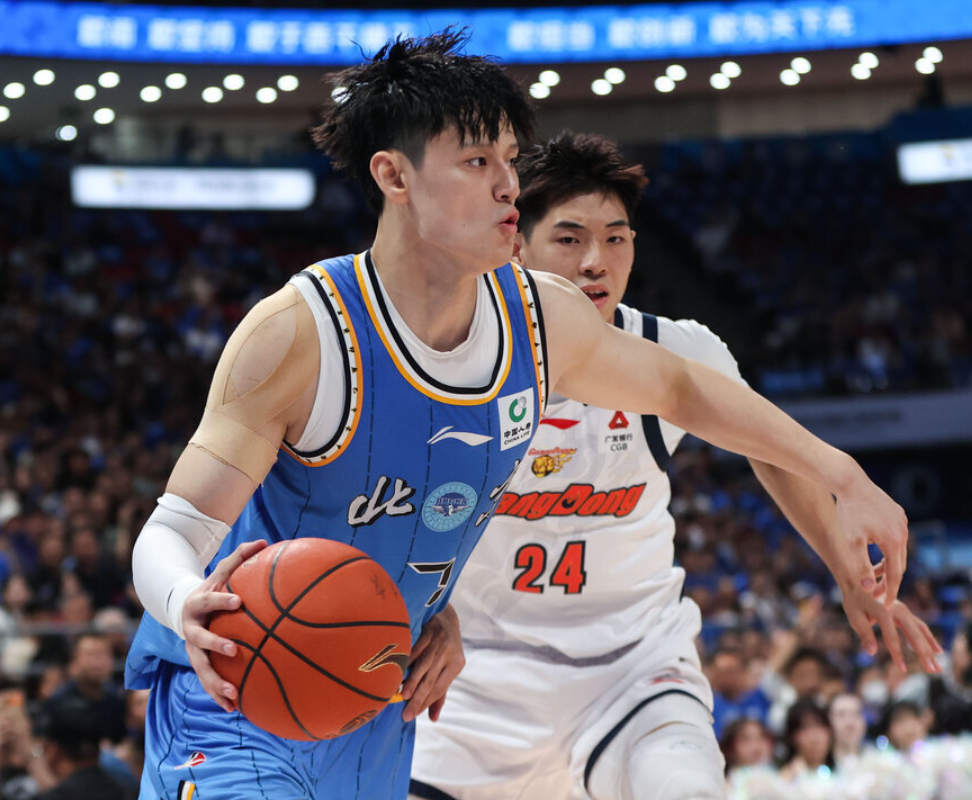 开云-北京逆转广东总分2-1晋级!周琦18+8+4帽曾凡博14分 下轮战上海